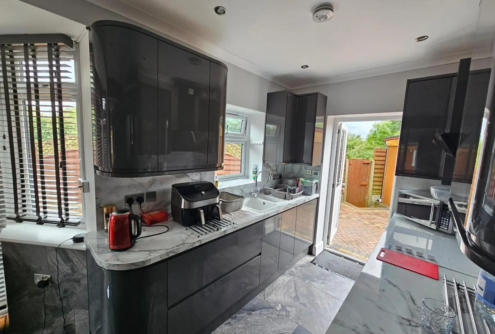 Shortwood Stay Staines-upon-Thames 0*,